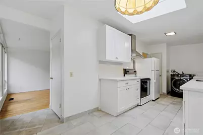 1614 144th Avenue SE, Bellevue, WA 98007 - Photo 9