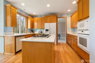 27630 NE Quail Creek Dr, Redmond, WA 98053 - Photo 7