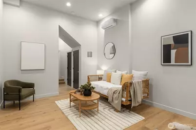 1104 B 34th Avenue, Seattle, WA 98122 - Photo 3