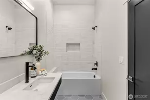 1104 C 34th Ave, Seattle, WA 98122 - Photo 7