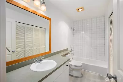 112 22nd Avenue #B, Seattle, WA 98122 - Photo 17