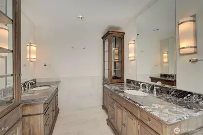 9160 NE 19th Street, Clyde Hill, WA 98004 - Photo 21