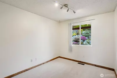 6111 Hawthorne Terrace NE NE, Tacoma, WA 98422 - Photo 17