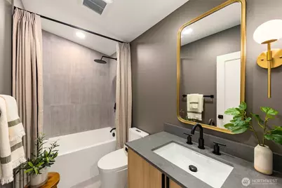 14035 Densmore Avenue N, Seattle, WA 98133 - Photo 13