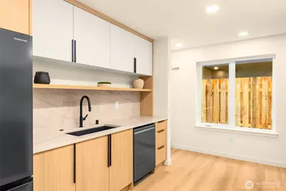 14035 Densmore Avenue N, Seattle, WA 98133 - Photo 7