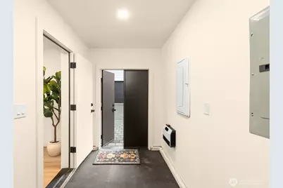 14035 Densmore Avenue N, Seattle, WA 98133 - Photo 21