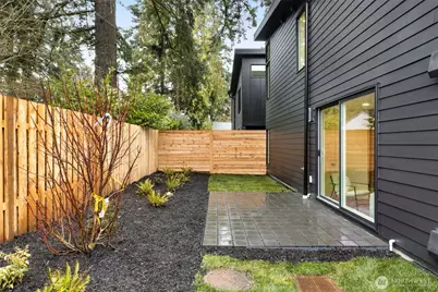 14035 Densmore Avenue N, Seattle, WA 98133 - Photo 23