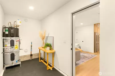 14035 Densmore Avenue N, Seattle, WA 98133 - Photo 19
