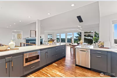 5525 Highland Drive, Bellevue, WA 98006 - Photo 17
