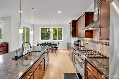 1705 NE Falls Dr, Issaquah, WA 98029 - Photo 11