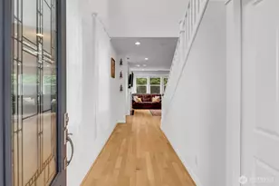 1705 NE Falls Dr, Issaquah, WA 98029 - Photo 5