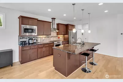 1705 NE Falls Dr, Issaquah, WA 98029 - Photo 13