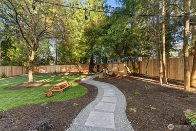 12250 Densmore Avenue N, Seattle, WA 98133 - Photo 33