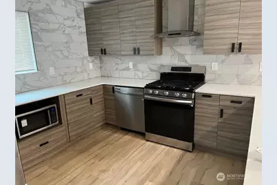 900 NE 105th, Seattle, WA 98125 - Photo 5