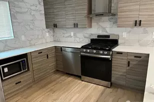 900 NE 105th, Seattle, WA 98125 - Photo 5