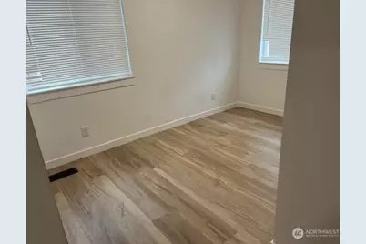 900 NE 105th, Seattle, WA 98125 - Photo 9
