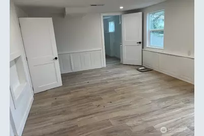 900 NE 105th, Seattle, WA 98125 - Photo 13