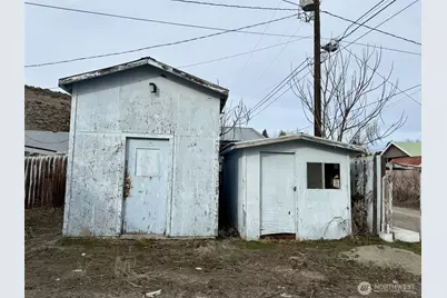 110 Elm Street N, Omak, WA 98841 - Photo 9