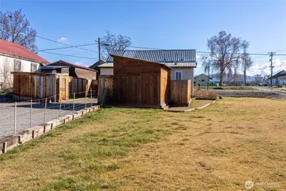 330 Edmonds Street, Omak, WA 98841 - Photo 11