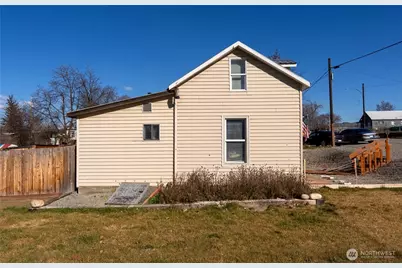 330 Edmonds Street, Omak, WA 98841 - Photo 3