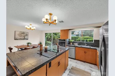 106 165th Avenue SE, Bellevue, WA 98008 - Photo 13