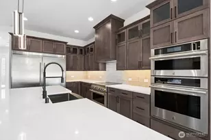 24914 SE 17th St, Sammamish, WA 98075 - Photo 9