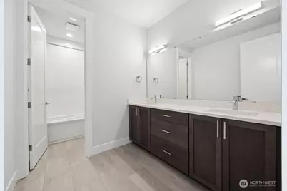 24914 SE 17th Street #2, Sammamish, WA 98075 - Photo 33