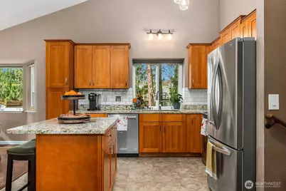 17649 152nd Place SE, Renton, WA 98058 - Photo 11