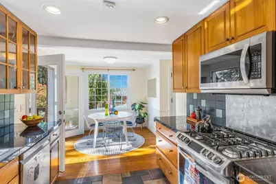 8254 Bagley Avenue N, Seattle, WA 98103 - Photo 11