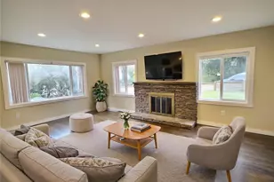 9827 8th Ave NE, Seattle, WA 98115 - Photo 3