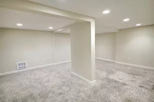 9827 8th Ave NE, Seattle, WA 98115 - Photo 17