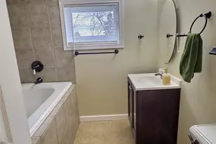 9827 8th Ave NE, Seattle, WA 98115 - Photo 7