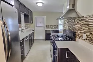 9827 8th Ave NE, Seattle, WA 98115 - Photo 5