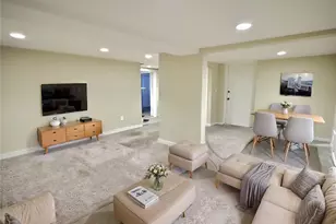 9827 8th Ave NE, Seattle, WA 98115 - Photo 19