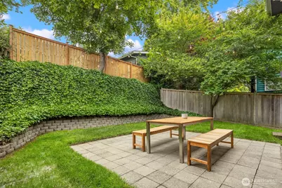 325 23rd Avenue E, Seattle, WA 98112 - Photo 31