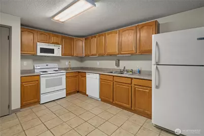 4727 W Lake Sammamish Parkway SE #B201, Issaquah, WA 98027 - Photo 25