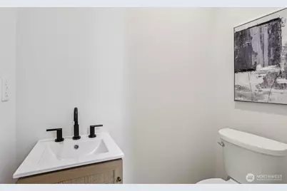 13748 Stone Avenue N, Seattle, WA 98133 - Photo 9