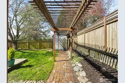 114 S 212th Street, Des Moines, WA 98198 - Photo 31