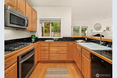 10007 NE 37th Court, Kirkland, WA 98033 - Photo 9