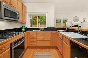 10007 NE 37th Ct, Kirkland, WA 98033 - Photo 9