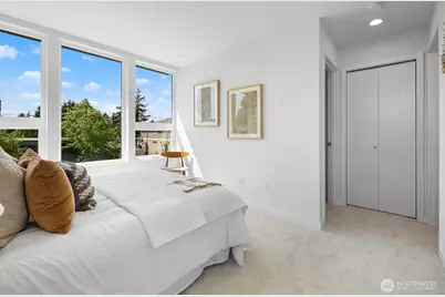 8831 B Wallingford Avenue N, Seattle, WA 98103 - Photo 11