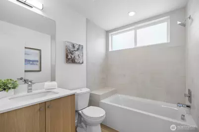 8831 B Wallingford Avenue N, Seattle, WA 98103 - Photo 17