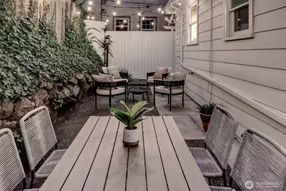 2103 5th Avenue N, Seattle, WA 98109 - Photo 35