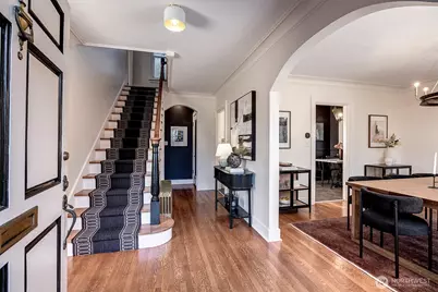 2103 5th Avenue N, Seattle, WA 98109 - Photo 5