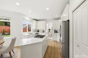 2005 NE 35th Pl, Renton, WA 98056 - Photo 9