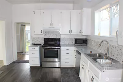 1224 4th St, Cosmopolis, WA 98537 - Photo 9