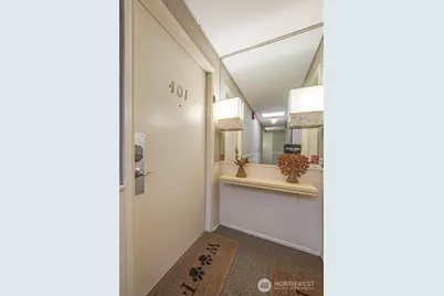 617 W Mercer Place #401, Seattle, WA 98119 - Photo 3
