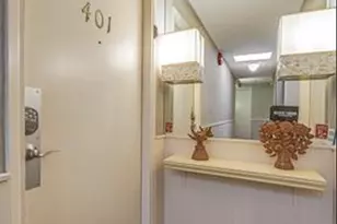 617 W Mercer Pl, Seattle, WA 98119 - Photo 3