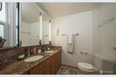 617 W Mercer Place #401, Seattle, WA 98119 - Photo 13