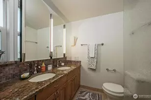 617 W Mercer Pl, Seattle, WA 98119 - Photo 13